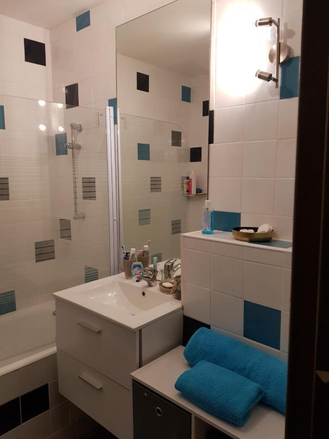 Chambre Spacieuse - Dressing - Sdb Communes - Parking Prive นีมส์ ภายนอก รูปภาพ