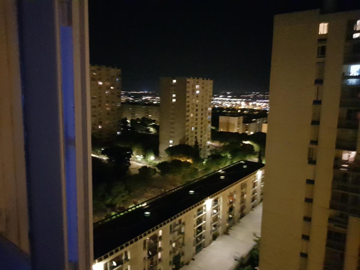 Chambre Spacieuse - Dressing - Sdb Communes - Parking Prive นีมส์ ภายนอก รูปภาพ