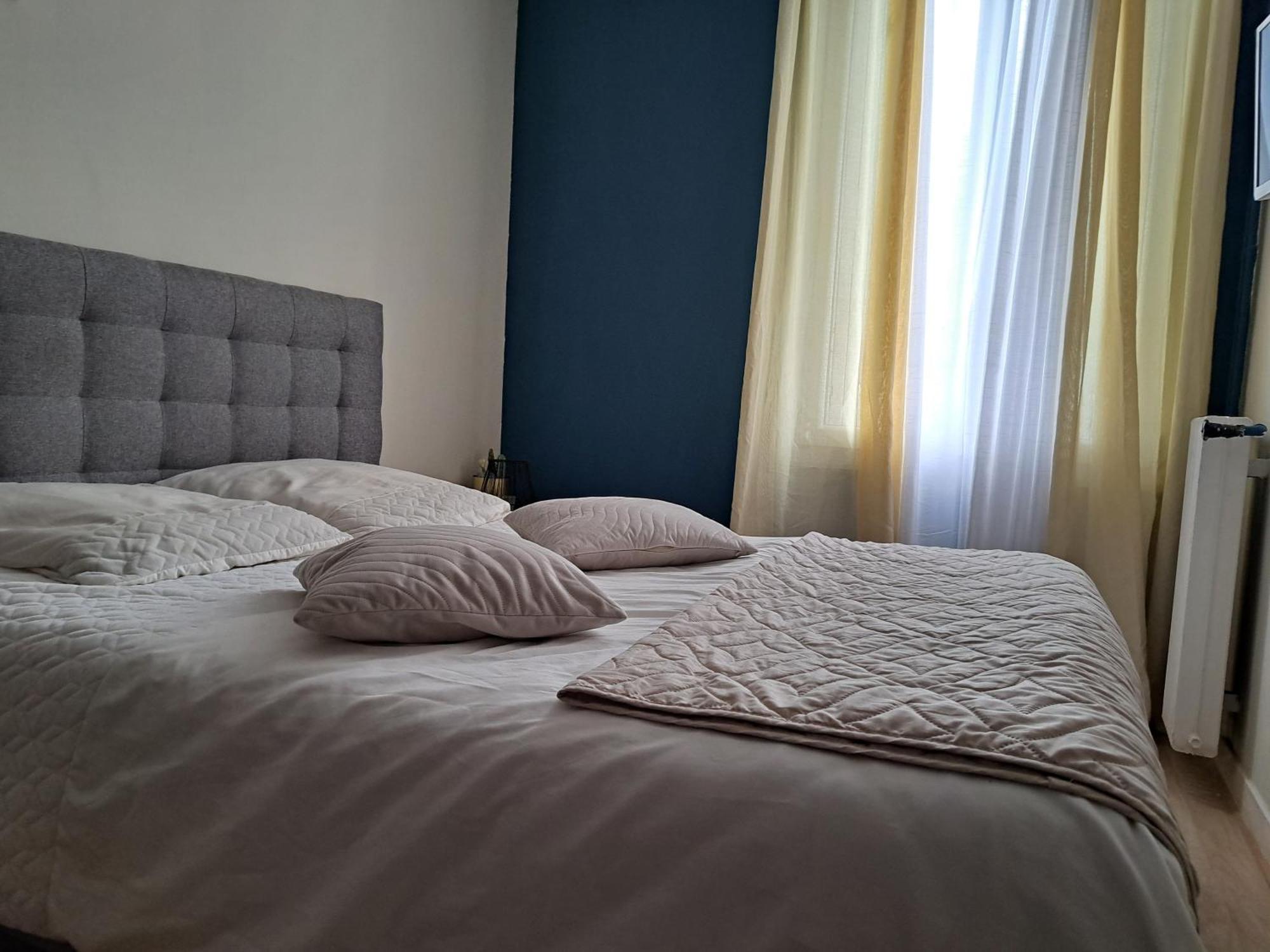 Chambre Spacieuse - Dressing - Sdb Communes - Parking Prive นีมส์ ภายนอก รูปภาพ