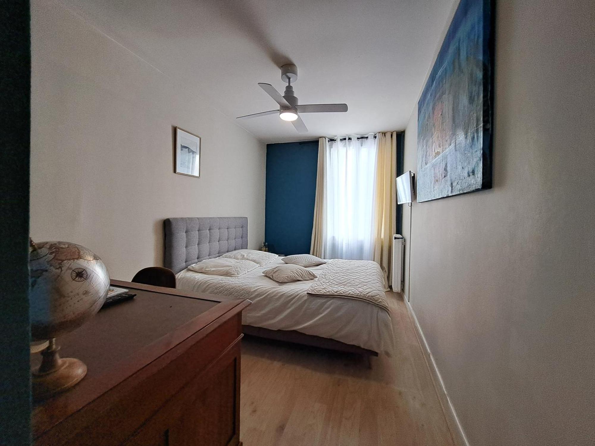 Chambre Spacieuse - Dressing - Sdb Communes - Parking Prive นีมส์ ภายนอก รูปภาพ